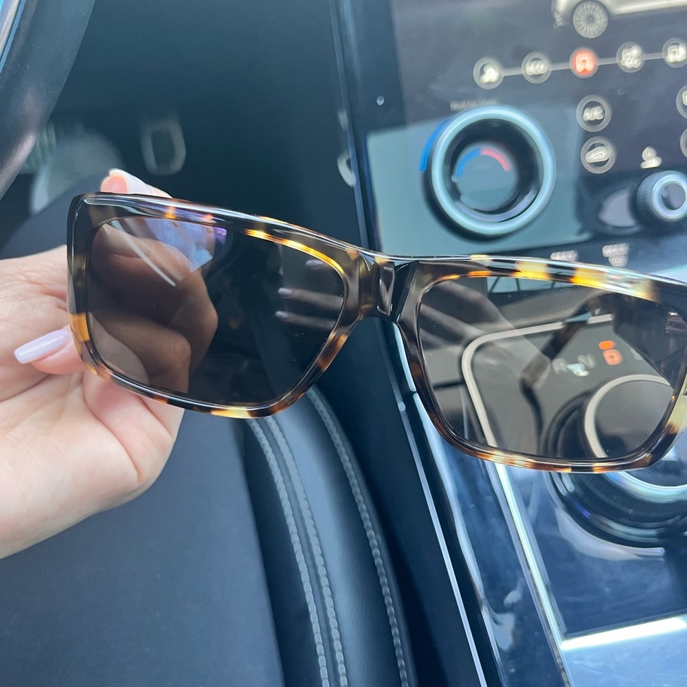 Havana sunglasses saint Laurent - worn once! I got a new pair that fits my style - Picture 2 of 5